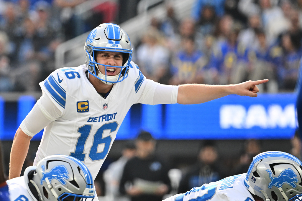 Detroit Lions quarterback Jared Goff (16) calls a play during the first half of an NFL football game against the Detroit Lions, Sunday, Dec. 14, 2025, in Inglewood, Calif. (AP Photo/Katie Chin)