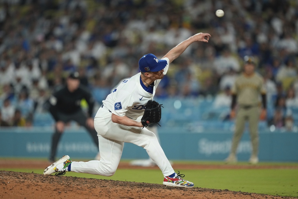 Los Angeles Dodgers relief pitcher Jack Dreyer throws to the plate during the ninth inning of a baseball game against the San Diego Padres, Friday, Aug. 15, 2025, in Los Angeles. (AP Photo/Mark J. Terrill)