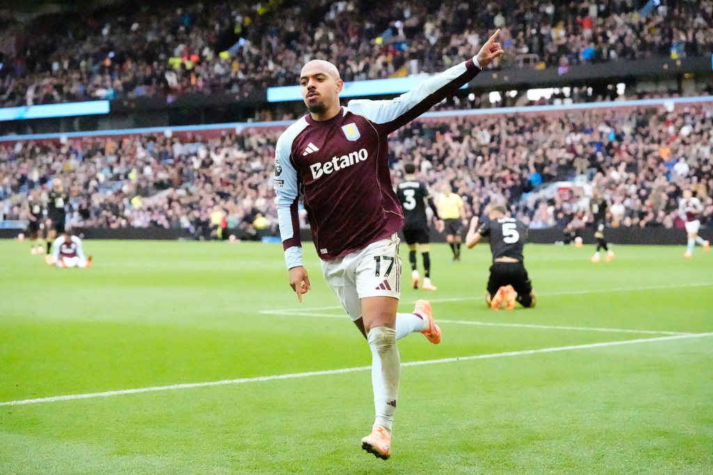 Aston Villa's Donyell Malen celebrates scoring their side's second goal of the game during the English Premier League soccer match between Aston Villa and Burnley at Villa Park, in Birmingham, England, Sunday Oct. 5, 2025. (Nick Potts/PA via AP)