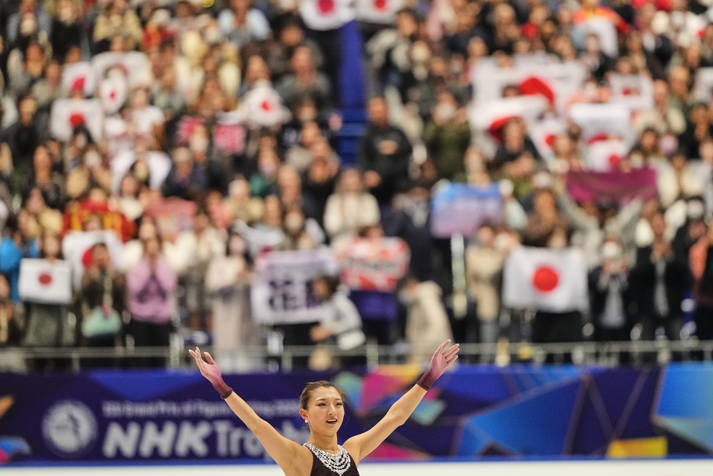 Kaori Sakamoto, of Japan, acknowledges the crowd after performing during the women' free skating program in the ISU Grand Prix of Figure Skating - NHK Trophy in Kadoma, east of Osaka, western Japan, Saturday, Nov. 8, 2025. (AP Photo/Hiro Komae)