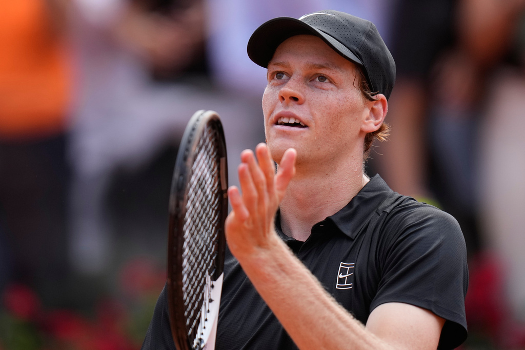 Italy's Jannik Sinner celebrates beating Italy's Andrea Pellegrino, during their match at the Italian Open tennis tournament in Rome, Tuesday, May 12, 2026. (AP Photo/Alessandra Tarantino)