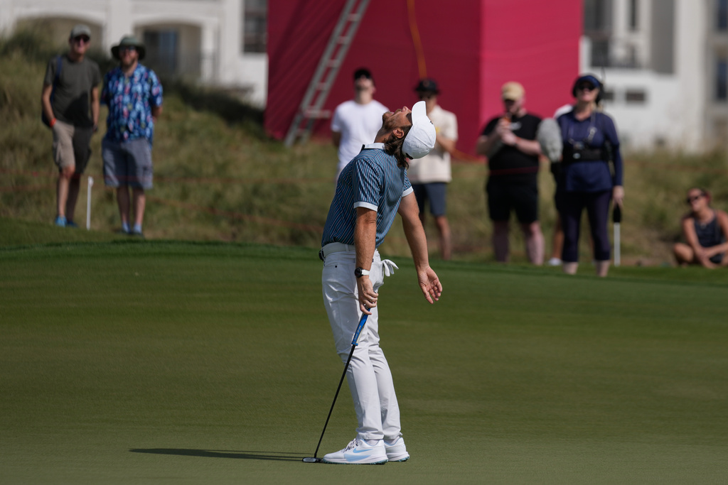 Tommy Fleetwood of England reacts after missing an eagle putt on the 7th hole during the final round of Abu Dhabi Golf Championship in Abu Dhabi, United Arab Emirates, Sunday, Nov. 9, 2025. (AP Photo/Altaf Qadri)