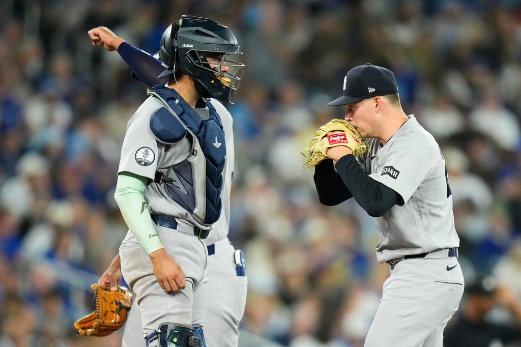 New York Yankees pitcher Will Warren (29) receives a mound visit from catcher Ali Sánchez (39) after loading the bases during the second inning of a baseball game against the Toronto Blue Jays in Toronto on Sunday June 14, 2026. (Chris Young/The Canadian Press via AP)