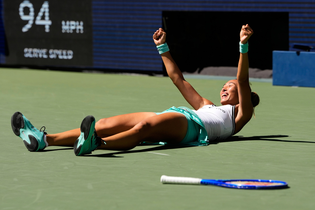 Qinwen Zheng, of China, celebrates after winning a match against Iga Swiatek, of Poland, during the fourth round of the U.S. Open tennis championships, Monday, Sept. 7, 2026, in New York. (AP Photo/Seth Wenig)