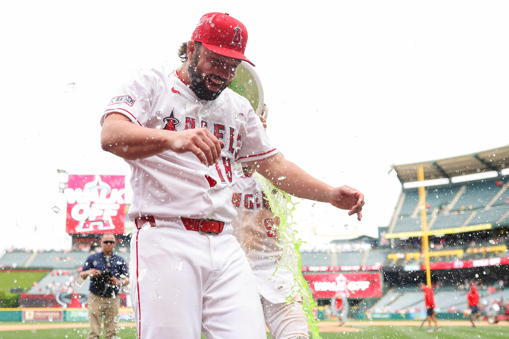 Los Angeles Angels' Zach Neto, back, dumps Gatorade on Nolan Schanuel (18) after the Angels defeated the Mariners in baseball game, Sunday, April 5, 2026, in Anaheim, Calif. (AP Photo/Jessie Alcheh)