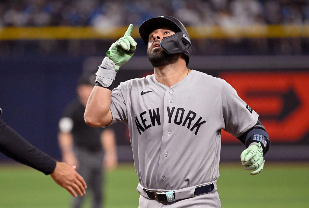 New York Yankees' Ali Sánchez reacts to his single during the ninth inning of a baseball game against the Tampa Bay Rays Tuesday, July 7, 2026, in St. Petersburg, Fla. (AP Photo/Jason Behnken)
