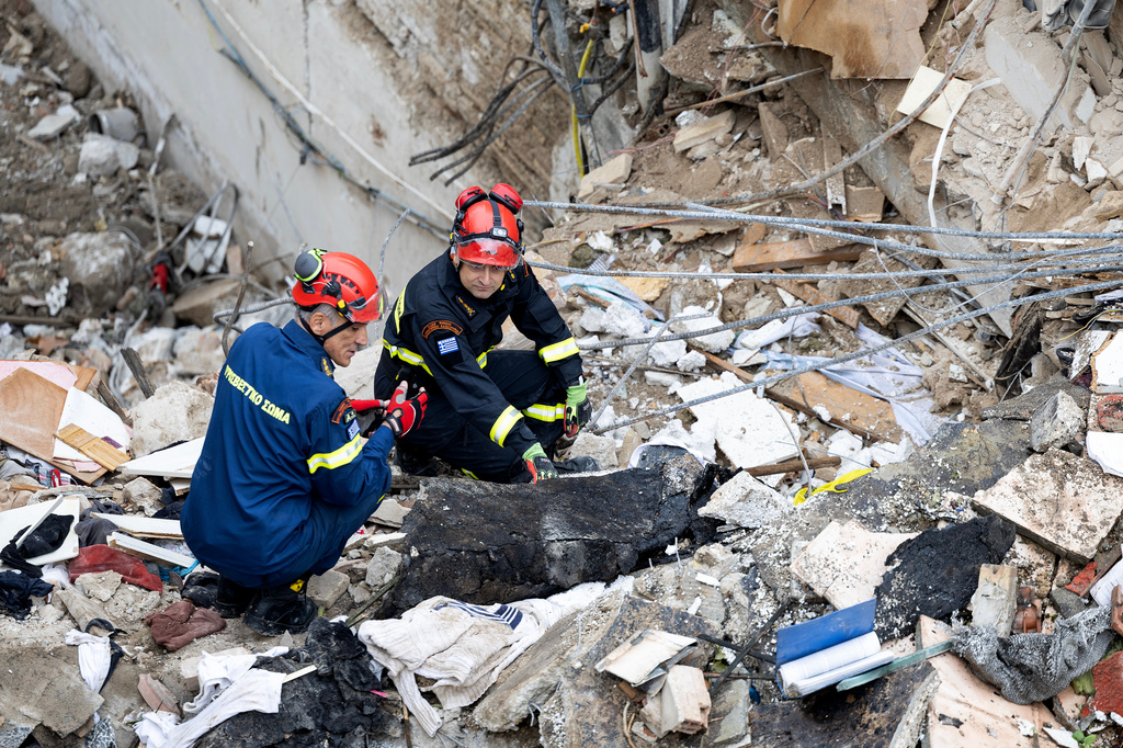 Firefighters work at the scene following Friday's powerful blast in Athens' Plaka district, Saturday, Sept. 26, 2026. (AP Photo/Yorgos Karahalis)