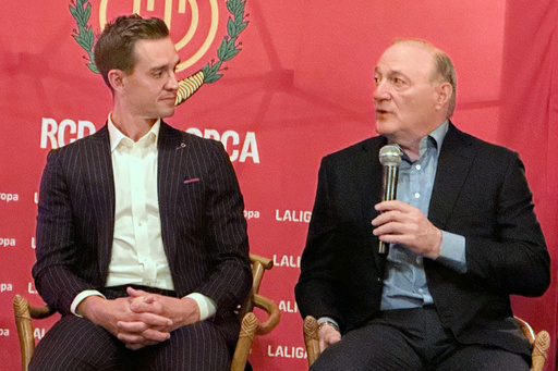 Mallorca controlling owner Andy Kohlberg, right, and former U.S. soccer national team star Stuart Holden, left, a Mallorca co-owner, speak Tuesday, Oct. 14, 2025, at Maxwell Social in New York to promote the club’s marketing efforts in the United States. (AP Photo/Ronald Blum) Mallorca controlling owner Andy Kohlberg, right, and former U.S. soccer national team star Stuart Holden, left, a Mallorca co-owner, speak Tuesday, Oct. 14, 2025, at Maxwell Social in New York to promote the club’s marketing efforts in the United States. (AP Photo/Ronald Blum)