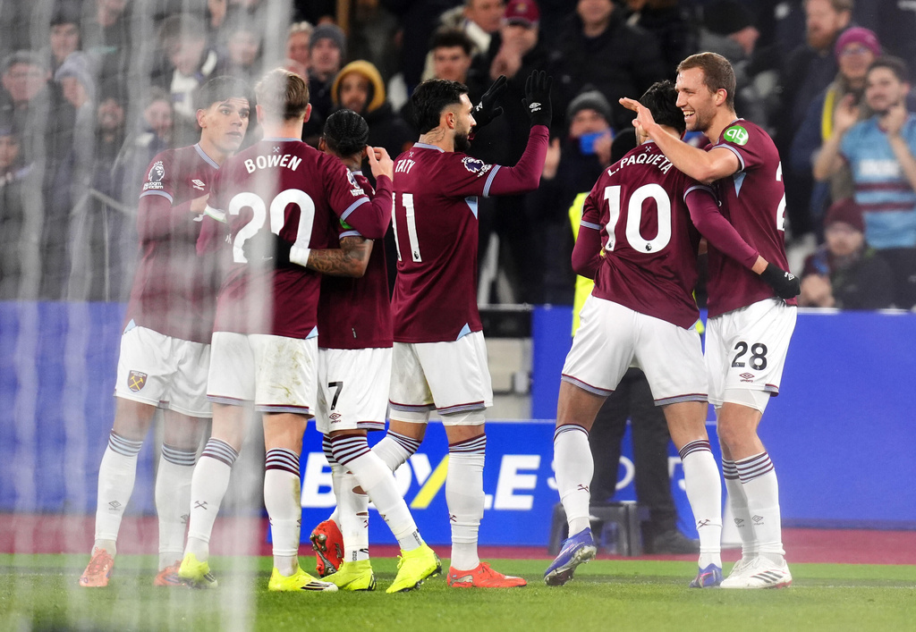 West Ham United's Taty Castellanos, center, and teammates celebrate and own goal by Nottingham Forest's Murillo during the English Premier League soccer match between West Ham United and Nottingham Forest in London, Tuesday Jan. 6, 2026. (John Walton/PA via AP)