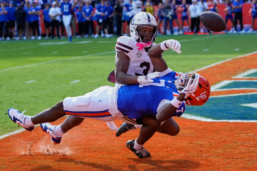 Mississippi State safety Brylan Lanier (3) breaks up a pass intended for Florida tight end Amir Jackson (7) during the first half of an NCAA college football game, Saturday, Oct. 18, 2025, in Gainesville, Fla. (AP Photo/John Raoux)