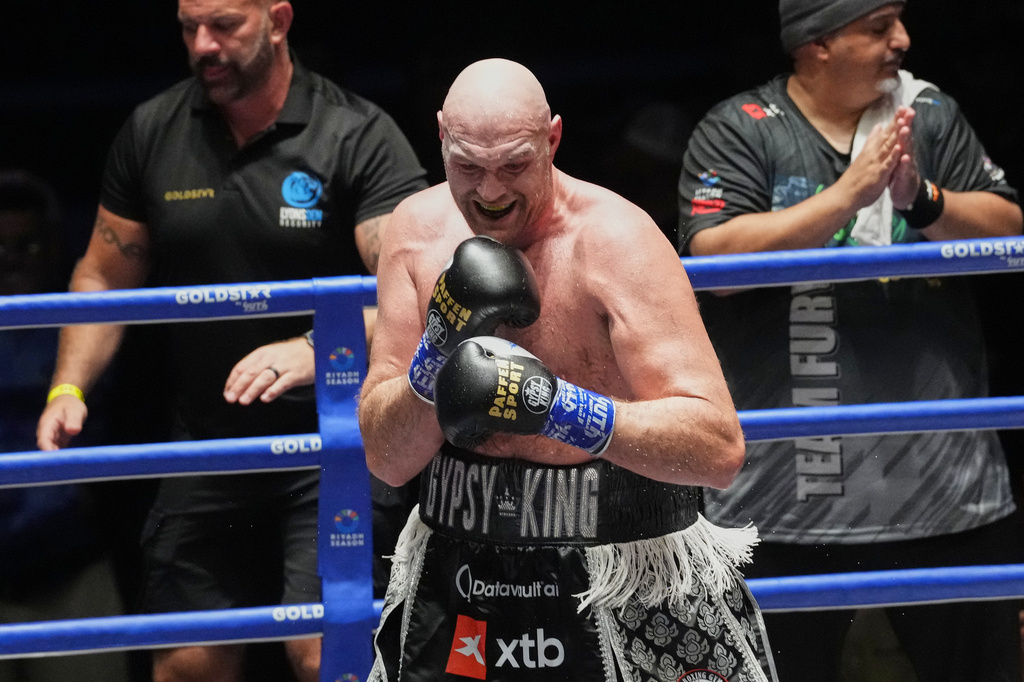 Tyson Fury, of England, celebrate after winning against Mariusz Wach of Poland during a heavyweight charity bout at Max Muay Thai Stadium in Pattaya, Thailand, Friday, July 24, 2026. (AP Photo/Sakchai Lalit)