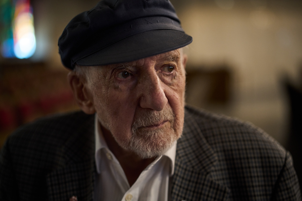 Holocaust survivor Walter Bingham, 101, poses for a photo at Jerusalem Great Synagogue in Jerusalem, Wednesday, Nov. 5, 2025, ahead the 87th anniversary of Kristallnacht or "Night of broken Glass," the November 1938 government-backed pogroms against Jews in Germany and Austria. (AP Photo/Leo Correa)