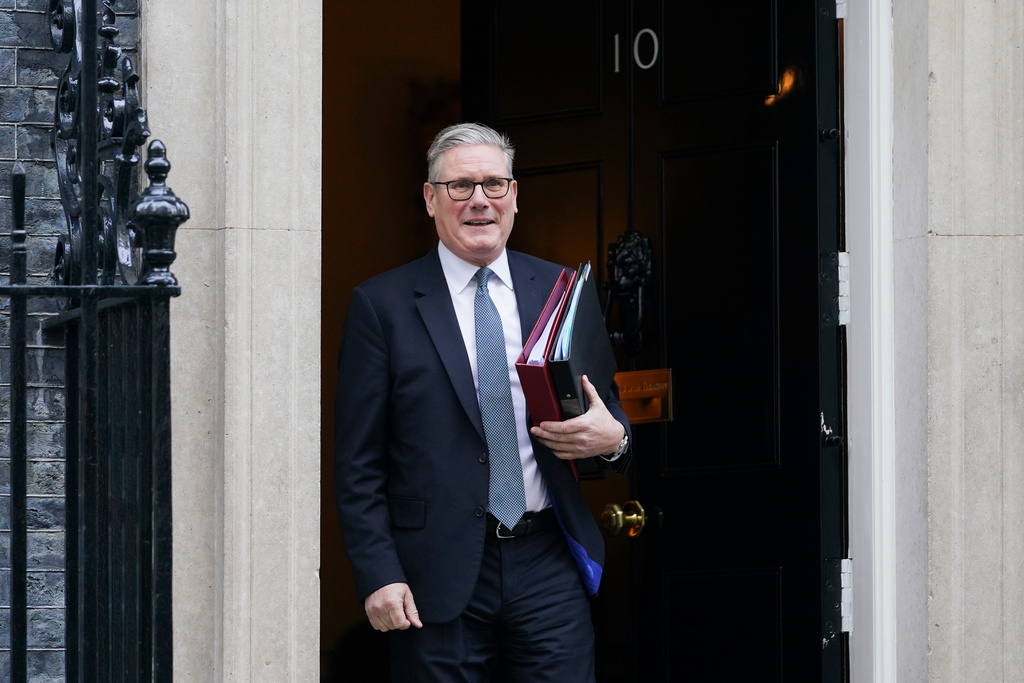 Britain's Prime Minister Keir Starmer leaves 10 Downing Street to attend Prime Minister Questions, in London, Wednesday, Jan. 7, 2026.(AP Photo/Alberto Pezzali)