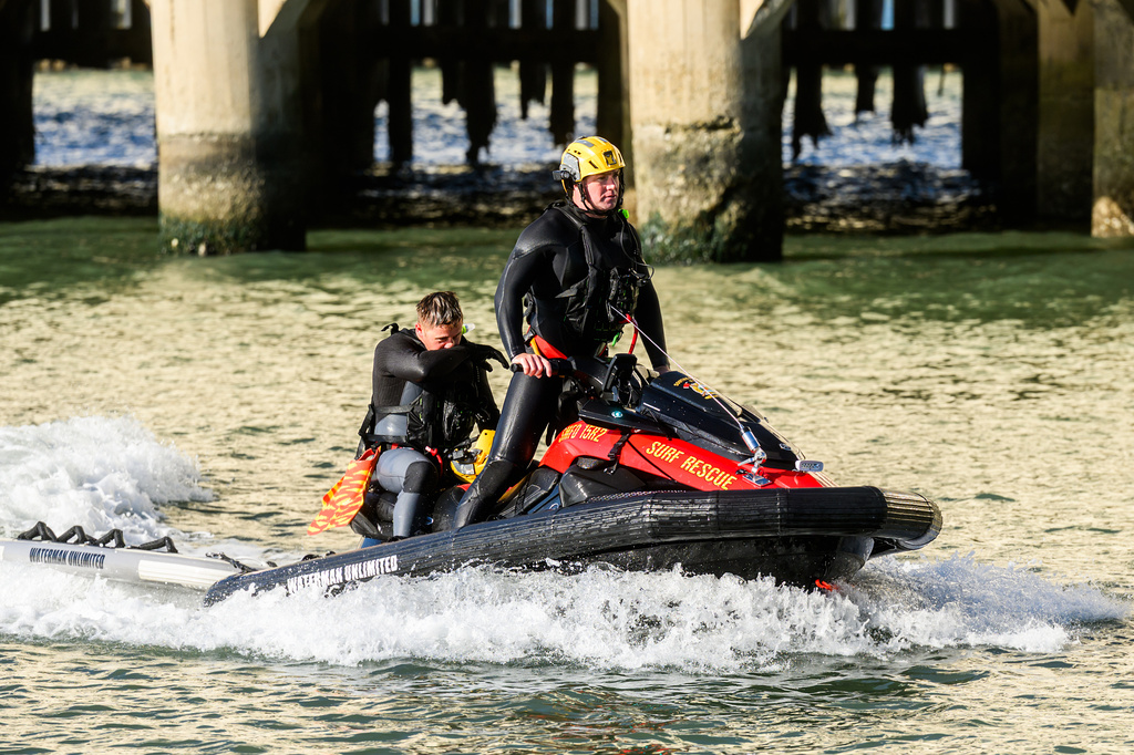 First responders search for missing victims after a boat accident near Alcatraz Island off San Francisco, Tuesday, July 14, 2026. (AP Photo/Noah Berger)