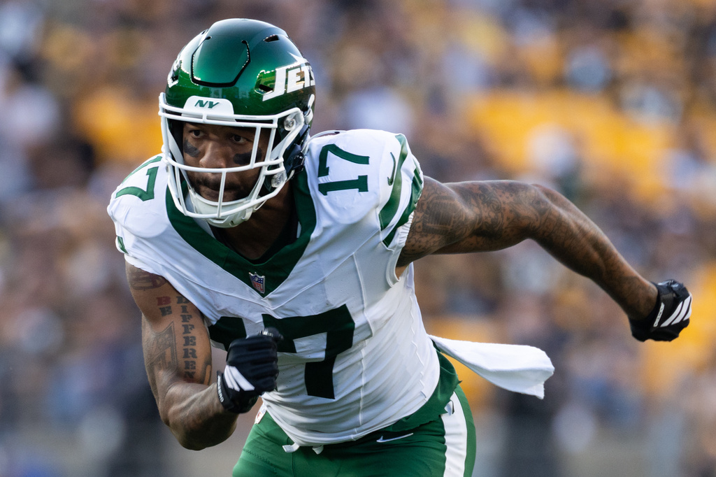 FILE - New York Jets wide receiver Tim Patrick (17) defends during a punt during an NFL preseason football game in Pittsburgh, Aug. 21, 2026. (AP Photo/Matt Durisko, File)