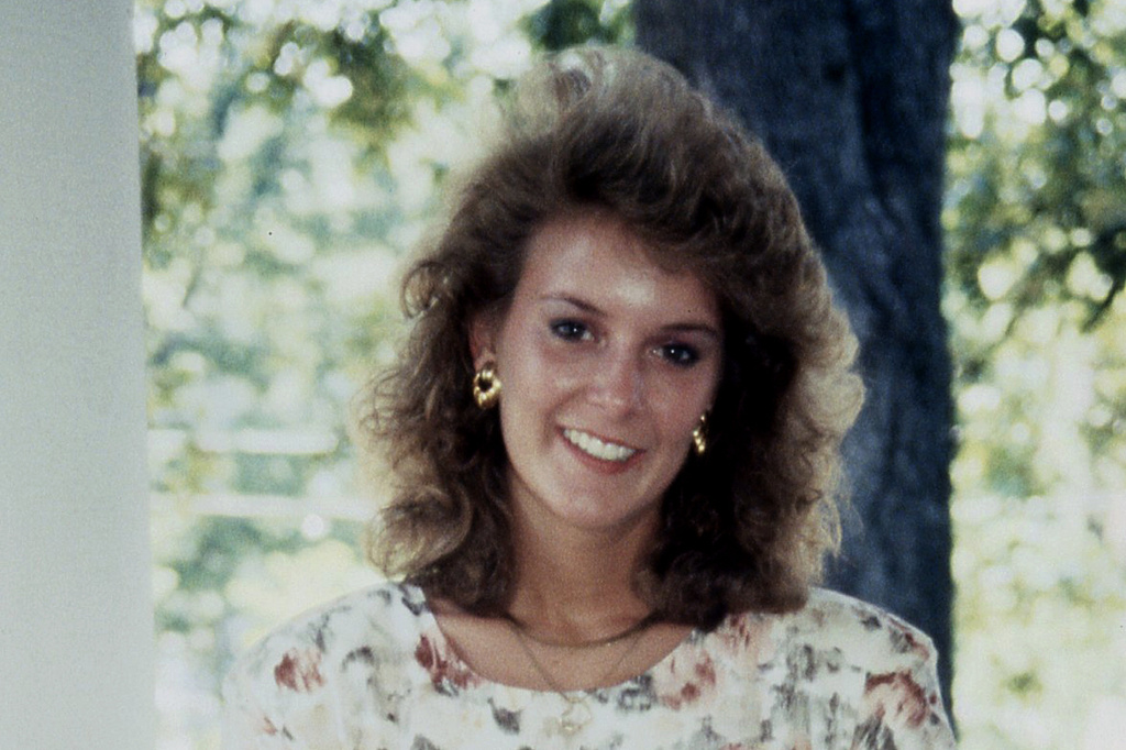 This undated photo provided by Lisette Monroe Tuesday, Nov. 18, 2025, shows Karen Pulley outside her family home in Chattanooga, Tenn. (Lisette Monroe via AP)
