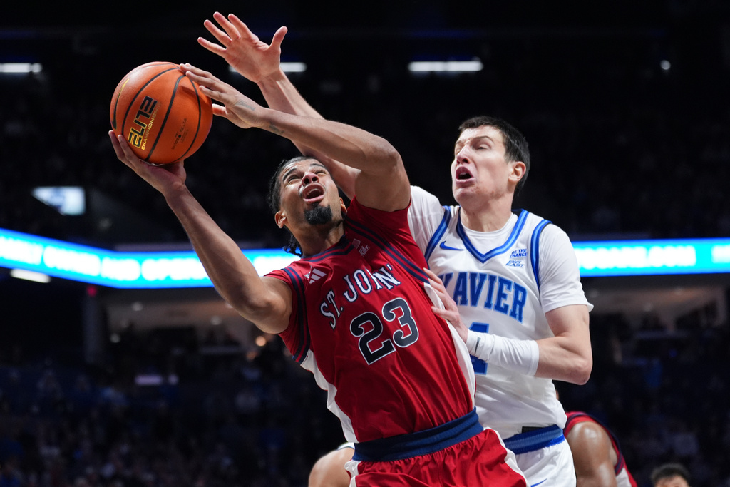 St. John's Bryce Hopkins rises for a shot as Xavier's Filip Borovicanin defends during the second half of an NCAA college basketball game, Saturday, Jan. 24, 2026, in Cincinnati. (AP Photo/Kareem Elgazzar)