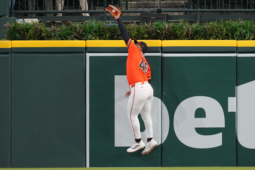 Detroit Tigers right fielder Wenceel Pérez catches a Texas Rangers' Evan Carter fly ball during the first inning of a baseball game Friday, May 1, 2026, in Detroit. (AP Photo/Paul Sancya)