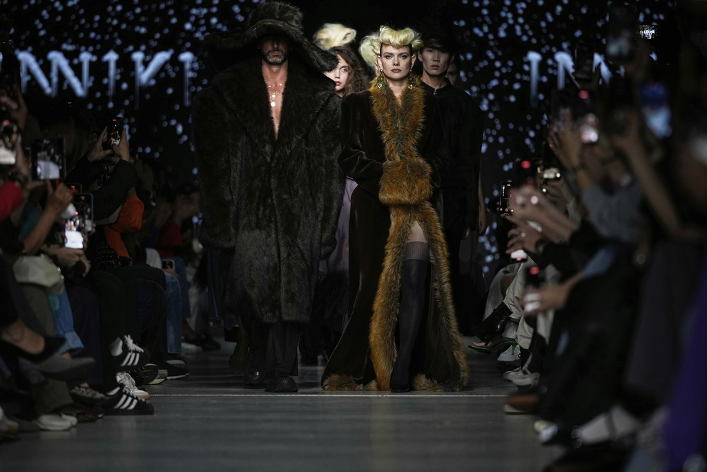 Models wear creations by Russian brand INNIKI on a runway at the Moscow Fashion Week in Moscow, Russia, Friday, Aug. 29, 2025. (AP Photo/Pavel Bednyakov)