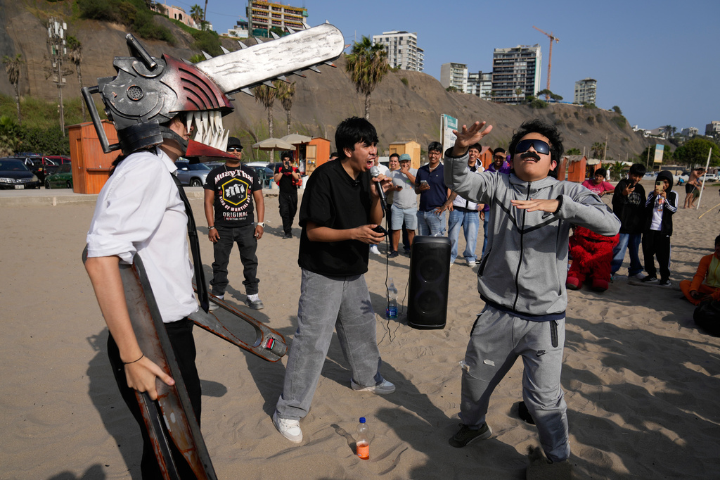 Young men dressed as “Mr. Chainsaw” and “Maduro” face off in an aura-farming battle at Las Sombrillas beach in Lima, Peru, on Aug. 29, 2026. (AP Photo/Martin Mejia)