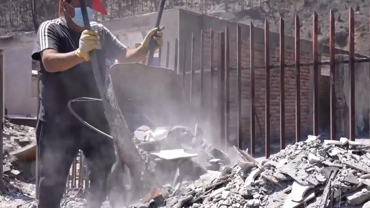 Firefighters face attacks, drones and arsonists while battling deadly  blazes in Chile - Daily Independent