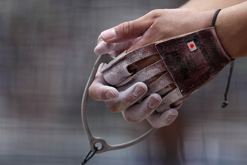 Japan's Shota Fukuda gets ready for an attempt in the men's hammer throw qualification at the World Athletics Championships in Tokyo, Monday, Sept. 15, 2025. (AP Photo/Matthias Schrader)