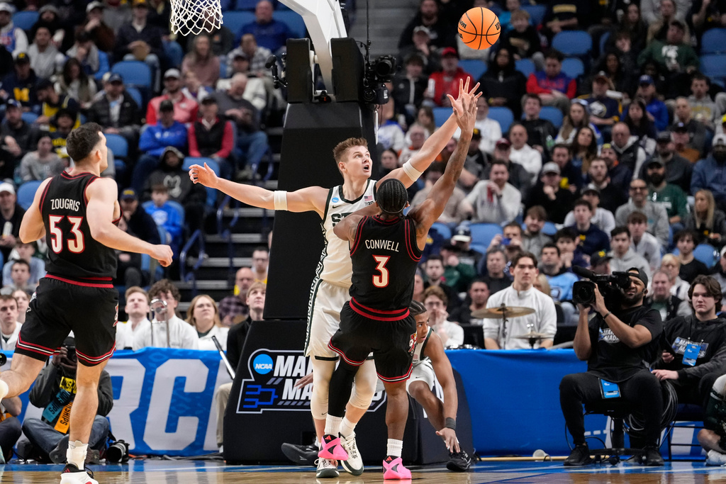Louisville guard Ryan Conwell (3) shoots over Michigan State forward Jaxon Kohler (0) during the first half in the second round of the NCAA college basketball tournament, Saturday, March 21, 2026, in Buffalo, N.Y. (AP Photo/Yuki Iwamura)