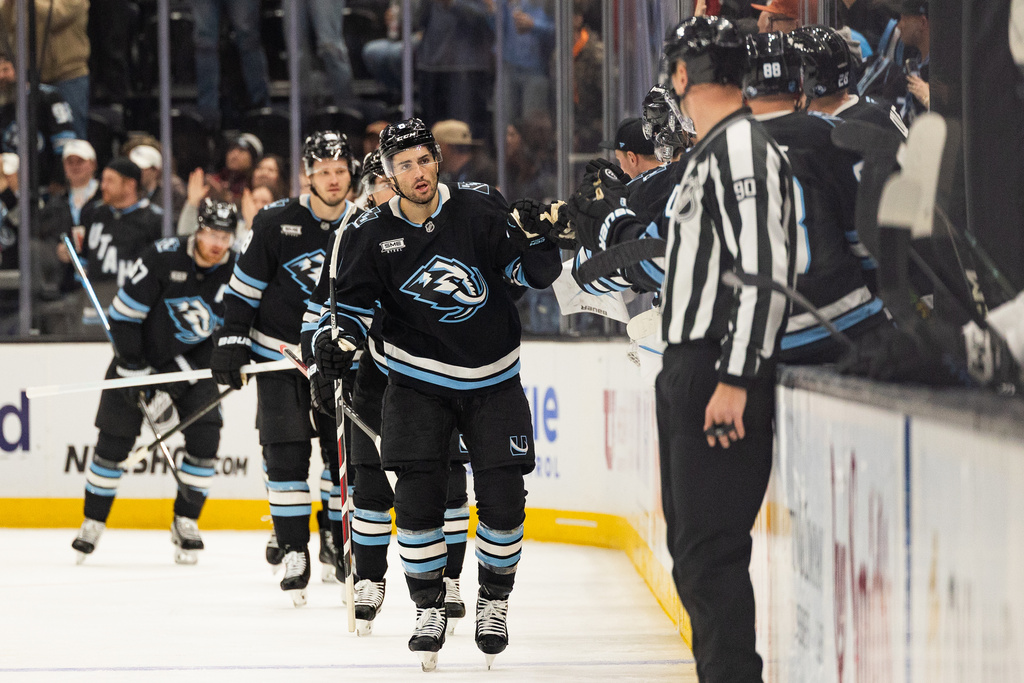 Utah Mammoth celebrate the goal against the Los Angeles Kings during the second period of an NHL hockey game, Sunday, March 22, 2026, in Salt Lake City. (AP Photo/Melissa Majchrzak)