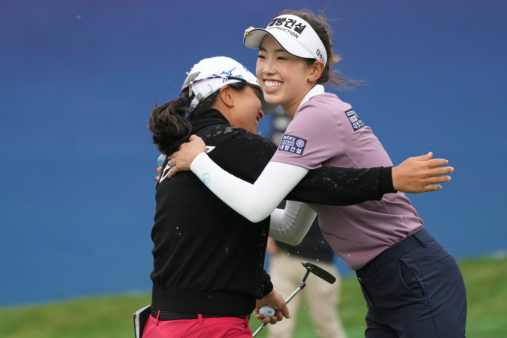 Sei Young Kim of South Korea, left, is greeted by Yealimi Noh of the United States after Kim won the LPGA Ladies Championship golf tournament at the Pine Beach Golf Links, in Haenam, South Korea, Sunday, Oct. 19, 2025. (AP Photo/Lee Jin-man)