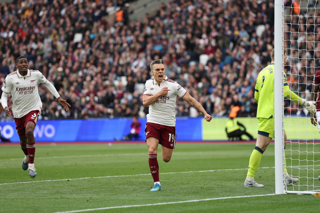 Arsenal's Leandro Trossard celebrates after scoring during the Premier League soccer match between West Ham and Arsenal in London, Sunday, May 10, 2026. (AP Photo/Ian Walton)