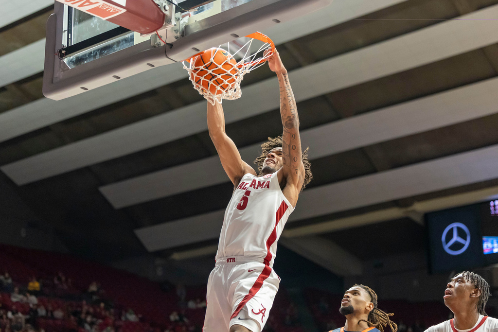 Alabama forward Amari Allen (5) dunks during the first half of an NCAA college basketball game against UTSA, Sunday, Dec. 7, 2025, in Tuscaloosa, Ala. (AP Photo/Vasha Hunt)