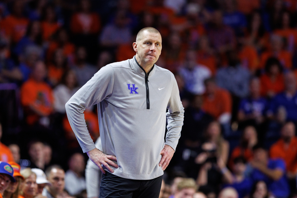 Kentucky head coach Mark Pope looks on during the first half of an NCAA college basketball game against Florida, Saturday, Feb. 14, 2026, in Gainesville, Fla. (AP Photo/Chris Watkins)