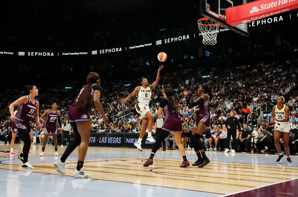 Indiana Fever's Kelsey Mitchell (0) scores past the Toronto Tempo defence during the first half of a WNBA basketball game in Toronto on Tuesday, Aug. 18, 2026. (Chris Young/The Canadian Press via AP)