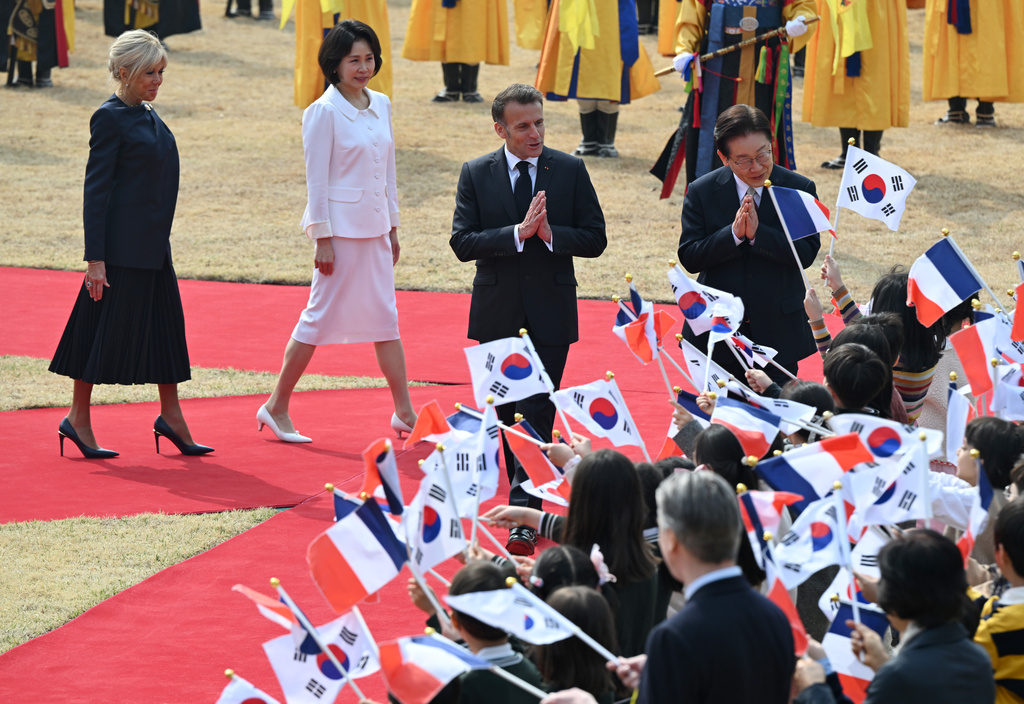French President Emmanuel Macron, center, his wife Brigitte Macron, left, and South Korean President Lee Jae Myung, right, and his wife Kim Hea Kyung, second left, attend the welcome ceremony at the presidential Blue House in Seoul Friday, April 3, 2026. (Jung Yeon-je /Pool Photo via AP)