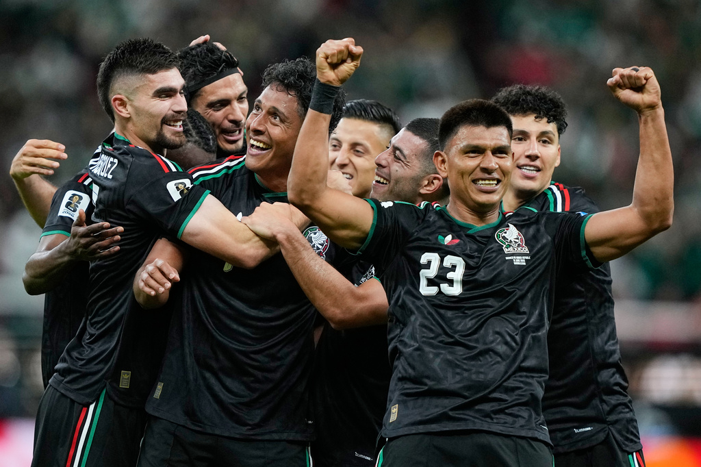 Mexico's Luis Romo, third left, celebrates with his teammates after scoring g his team's first goal during the World Cup Group A soccer match between Mexico and South Korea in Zapopan, near Guadalajara, Mexico, Thursday, June 18, 2026. (AP Photo/Natacha Pisarenko)