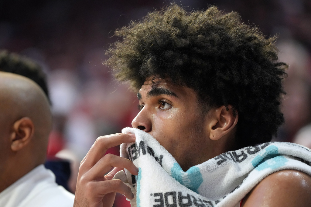 Arizona forward Koa Peat watches from the bench during the first half of an NCAA college basketball game against Texas Tech, Saturday, Feb. 14, 2026, in Tucson, Ariz. (AP Photo/Rick Scuteri)