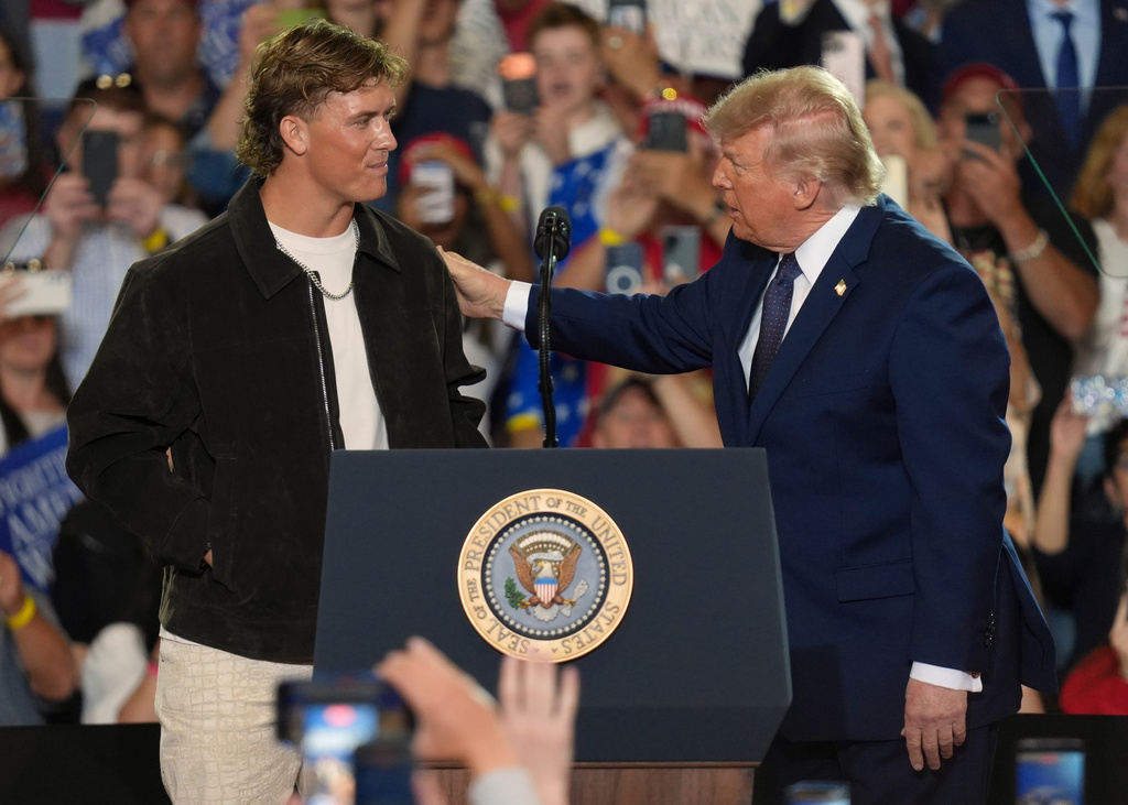 NFL quarterback Jaxson Dart, with the New York Giants, left, introduces President Donald Trump during a Fighting For American Workers event, Friday, May 22, 2026, in Suffern, N.Y. (AP Photo/Ryan Murphy)
