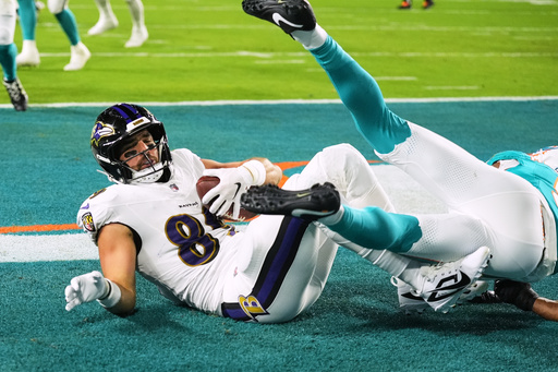 Baltimore Ravens tight end Mark Andrews (89) scores a touchdown past Miami Dolphins safety Ifeatu Melifonwu, right, during the first half of an NFL football game, Thursday, Oct. 30, 2025, in Miami Gardens, Fla. (AP Photo/Lynne Sladky) Baltimore Ravens tight end Mark Andrews (89) scores a touchdown past Miami Dolphins safety Ifeatu Melifonwu, right, during the first half of an NFL football game, Thursday, Oct. 30, 2025, in Miami Gardens, Fla. (AP Photo/Lynne Sladky)
