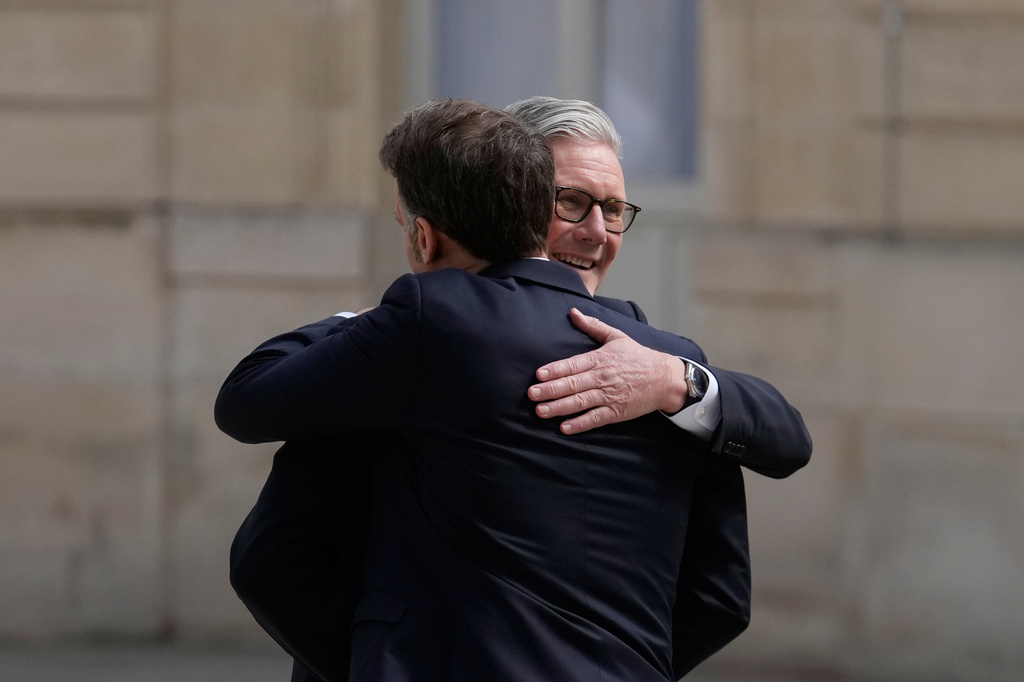 France's President Emmanuel Macron, seen from behind, welcomes British Prime Minister Keir Starmer prior to an international summit to push forward efforts to reopen the Strait of Hormuz, at the Elysee Palace, in Paris, France, Friday, April 17, 2026. (AP Photo/Michel Euler)