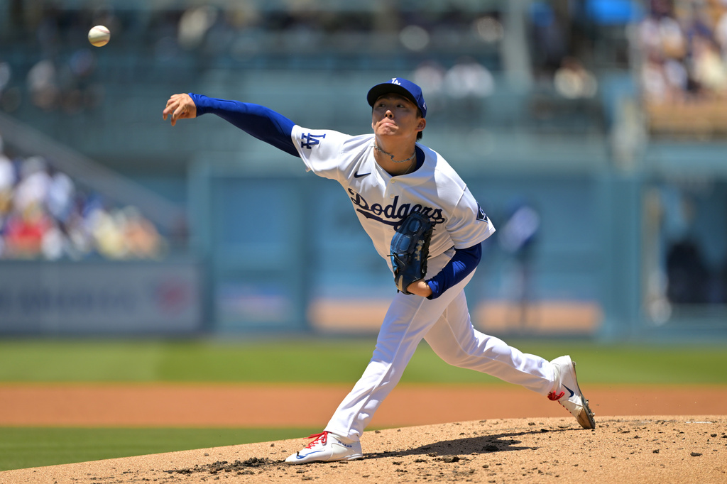 Los Angeles Dodgers pitcher Yoshinobu Yamamoto delivers to the plate during the second inning of a baseball game against the Philadelphia Phillies, Sunday, May 31, 2026, in Los Angeles. (AP Photo/Jayne Kamin-Oncea)