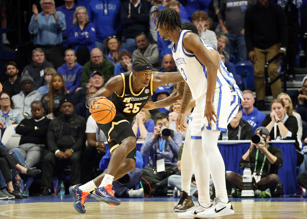 Missouri's Mark Mitchell (25) drives near Kentucky's Kam Williams, right, during the second half of an NCAA college basketball game in Lexington, Ky., Wednesday, Jan. 7, 2026. (AP Photo/James Crisp)