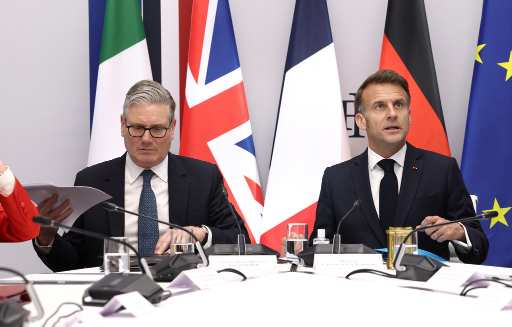 British Prime Minister Keir Starmer, left, and French President Emmanuel Macron co-host a multinational virtual summit at the Elysee Presidential Palace in Paris, Friday April 17, 2026 (Tom Nicholson/Pool Photo via AP)