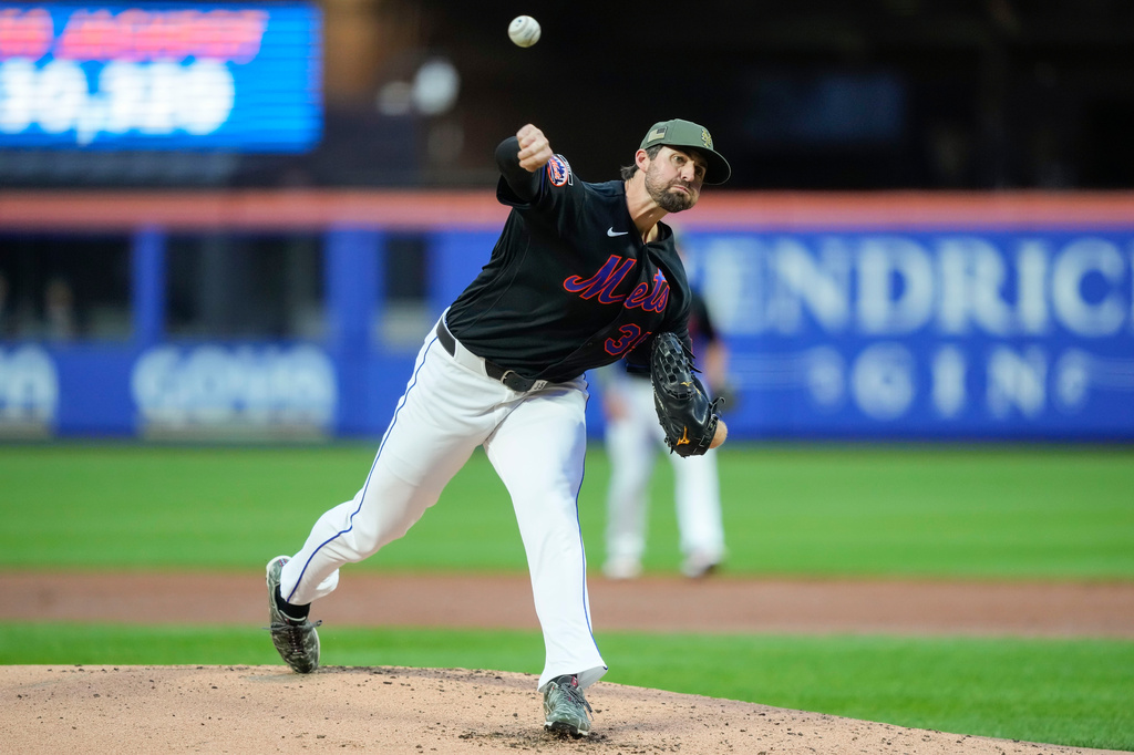 New York Mets starting pitcher Clay Holmes throws during the second inning of a baseball game against the New York Yankees, Friday, May 15, 2026, in New York. (AP Photo/Yuki Iwamura)