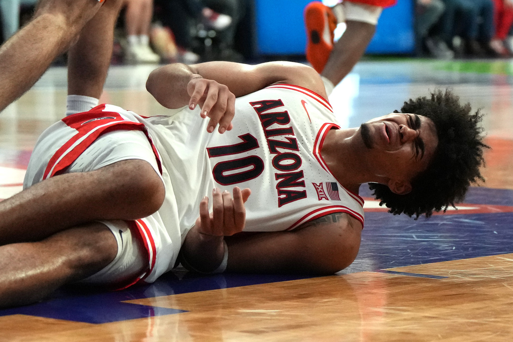 Arizona forward Koa Peat reacts after getting hurt against Oklahoma State during the second half of an NCAA college basketball game, Saturday, Feb. 7, 2026, in Tucson, Ariz. (AP Photo/Rick Scuteri)