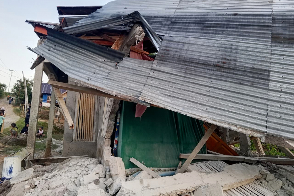 A building is seen damaged following an earthquake in East Manggarai, East Nusa Tenggara province, Indonesia, Saturday, Aug. 15, 2026. (AP Photo/Kurniawan)