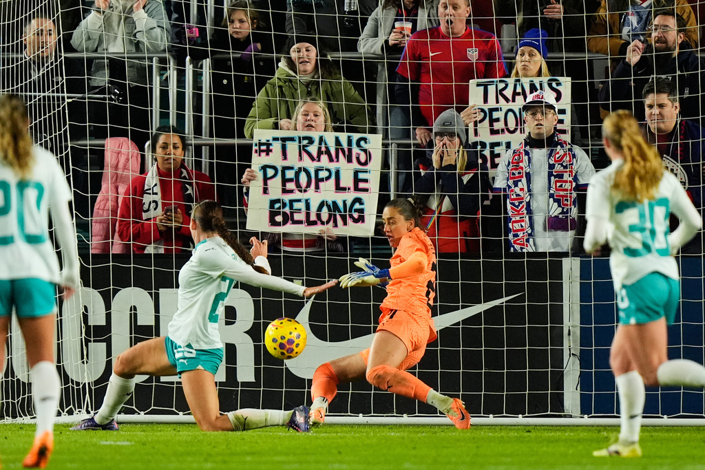 A ball kicked by United States forward Catarina MacArio (20) gets past New Zealand defender Mackenzie Barry, center left, and goalkeeper Victoria Esson, center right, to score a goal during the first half of a women's international friendly soccer match, Wednesday, Oct. 29, 2025, in Kansas City, Mo. (AP Photo/Charlie Riedel)