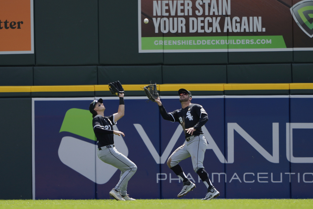 Chicago White Sox right fielder Mike Tauchman, right, and center fielder Brooks Baldwin, left, look to catch a flyout by Detroit Tigers' Colt Keith during the first inning of a baseball game, Sunday, Sept. 7, 2025, in Detroit. (AP Photo/Ryan Sun)