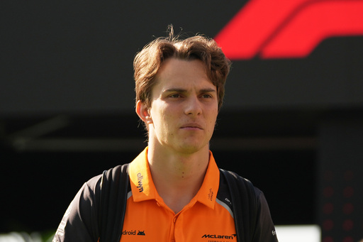 McLaren driver Oscar Piastri, of Australia, arrives to the Hermanos Rodriguez race track ahead the Formula One Mexico Grand Prix in Mexico City, Saturday, Oct. 25, 2025. (AP Photo/Moises Castillo) McLaren driver Oscar Piastri, of Australia, arrives to the Hermanos Rodriguez race track ahead the Formula One Mexico Grand Prix in Mexico City, Saturday, Oct. 25, 2025. (AP Photo/Moises Castillo)