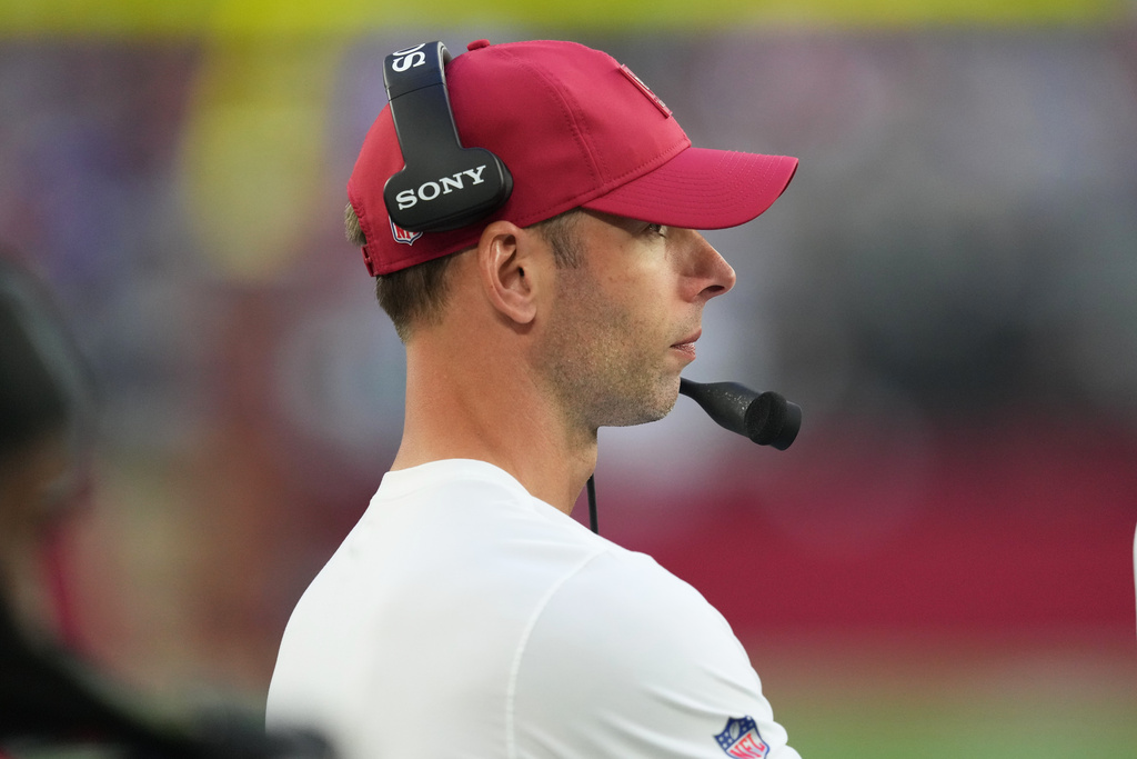 Arizona Cardinals head coach Jonathan Gannon looks on in the second half of an NFL football game against the Los Angeles Rams, Sunday, Dec. 7, 2025, in Glendale, Ariz. (AP Photo/Ross D. Franklin)