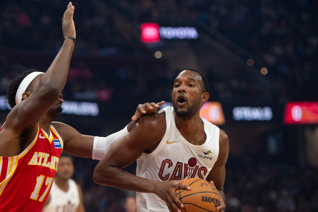 Atlanta Hawks' Onyeka Okongwu (17) defends as Cleveland Cavaliers' Evan Mobley, right, prepares to shoot during the first half of an NBA basketball game in Cleveland, Sunday, Nov. 2, 2025. (AP Photo/Phil Long)